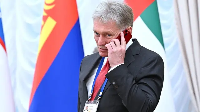 epa12200979 Kremlin spokesman Dmitry Peskov attends a meeting in an expanded composition of the Supreme Eurasian Economic Council within the framework of the Eurasian Economic Union summit in Minsk, Belarus, 27 June 2025. EPA/SERGEI BOBYLEV / SPUTNIK / KREMLIN POOL