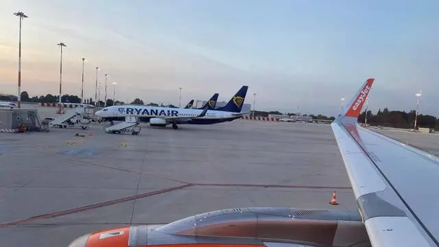 Disagi negli aeroporti di Lombardia, Piemonte e Liguria a causa di un problema al sistema operativo della gestione dei dati della sala radar del Nord Ovest, una delle quattro sale radar di Enav in Italia, 20 ottobre 2024. ANSA/ JESSICA PASQUALON
