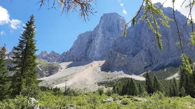 Frana di rocce sul Monte Pelmo, nessuna persona coinvolta