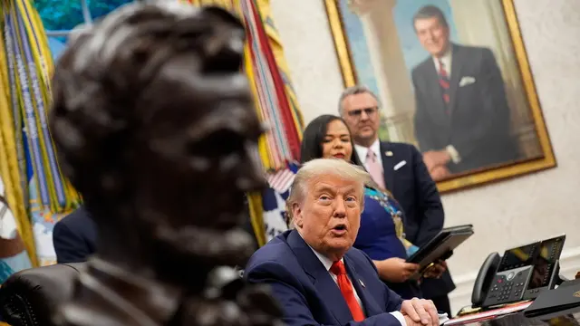 epa12202024 US President Donald Trump speaks during a meeting with Democratic Republic of the Congo Foreign Minister Therese Kayikwamba Wagner (2-R) and Rwandan Foreign Minister Olivier Nduhungirehe (not pictured) in the Oval Office of the White House in Washington, DC, USA on 27 June 2025. Rwanda and the Democratic Republic of Congo will sign an agreement in Washington, on 27 June to put an end to a conflict in the eastern DRC that has killed thousands. EPA/YURI GRIPAS / POOL