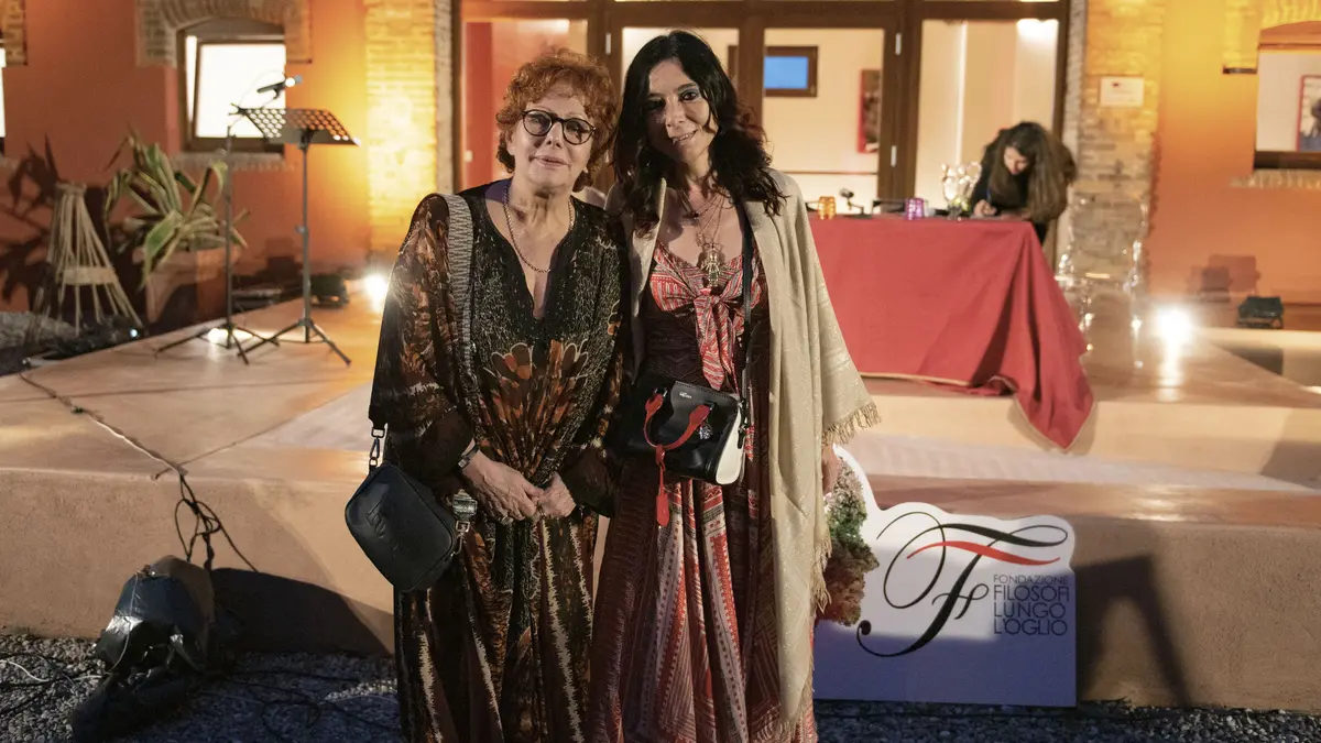 Francesca Nodari (a destra) con la psicoterapeuta Maria Rita Parsi - © www.giornaledibrescia.it