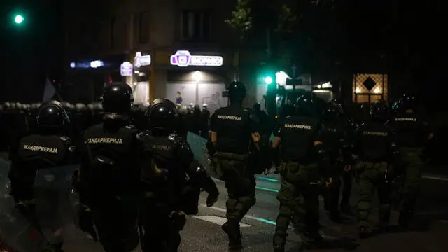 epa12203658 Riot police officers set up positions after a student-led rally in Belgrade, Serbia, 28 June 2025. University students are demanding accountability and calling on early elections after sixteen people died when the canopy of the newly renovated Novi Sad Railway Station collapsed on 01 November 2024. The station, which had been reopened on 5 July 2024 following renovations, was undergoing additional work shortly before the incident. EPA/ANDREJ CUKIC