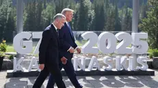 epa12180112 (L-R) Canadian Prime Minister Mark Carney and US President Donald Trump depart after a family photo during the Group of Seven (G7) Summit at the Kananaskis Country Golf Course in Kananaskis, Alberta, Canada, 16 June 2025. World leaders gather from 15 to 17 June 2025 for the annual G7 Summit. EPA/LUDOVIC MARIN / POOL