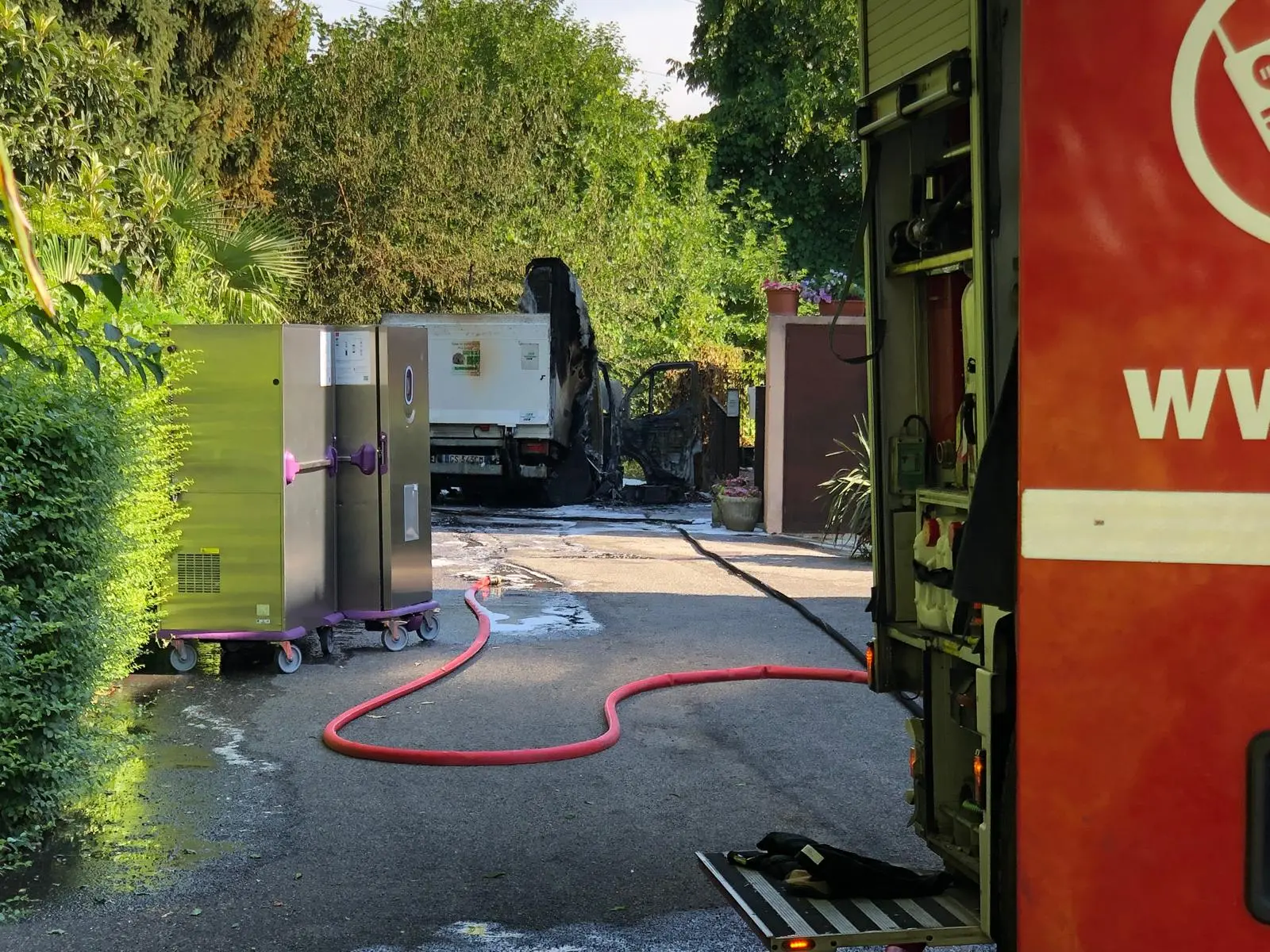 Il mezzo andato a fuoco a San Zeno