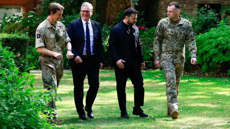 Starmer con Zelensky a Londra - Foto Ansa/Epa/Jason Alden © www.giornaledibrescia.it