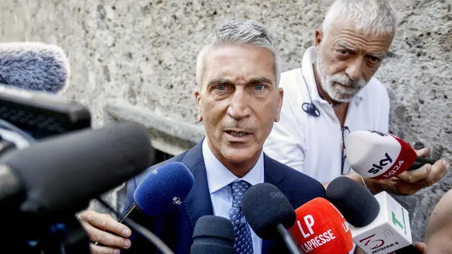 L’avvocato difensore Amedeo Rizza all’udienza del processo per il ragazzo che ha sterminato la famiglia a Paderno Dugnano presso il Tribunale dei Minori a Milano, 27 giugno 2025. ANSA/MOURAD BALTI TOUATI