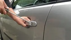 L'uomo è stato sorpreso alla guida dell'auto appena rubata - © www.giornaledibrescia.it