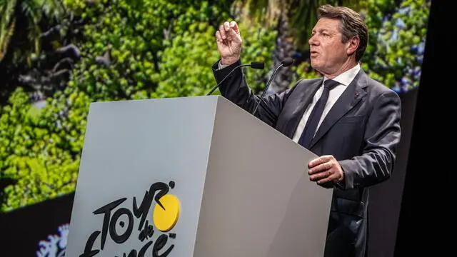 epa10938016 Christian Estrosi, Mayor of Nice, speaks during the presentation of the Men and Women Tour de France 2024 cycling race in Paris, France, 25 October 2023. The 111th edition of the Tour de France will start from Florence, Italy, on 29 June 2024 and will arrive in Nice, France, on 23 July 2024. EPA/CHRISTOPHE PETIT TESSON