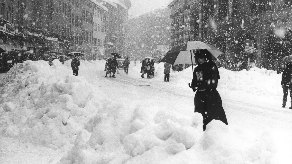 Corso Zanardelli sotto la neve nell'85 - © www.giornaledibrescia.it