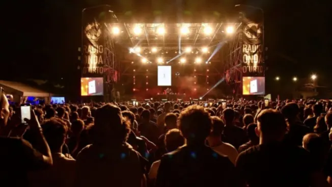 Il palco principale della Festa di Radio Onda d'Urto