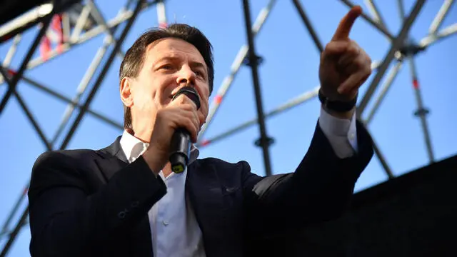 Il leader del Movimento 5 Stelle Antonio Conte interviene alla manifestazione organizzata dal Movimento 5 Stelle ‘Basta soldi per le armi’ contro il piano di riarmo dell’Europa Roma, 05 aprile 2025 ANSA/FABIO CIMAGLIA