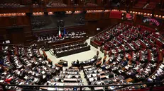 Panoramica dell'Aula di Montecitorio nel corso del seguito della discussione e votazioni degli ordini del giorno al disegno di legge sul bilancio di previsione dello Stato per l'anno finanziario 2025 e bilancio pluriennale per il triennio 2025-2027, Roma 20 dicembre 2024. ANSA/MAURIZIO BRAMBATTI