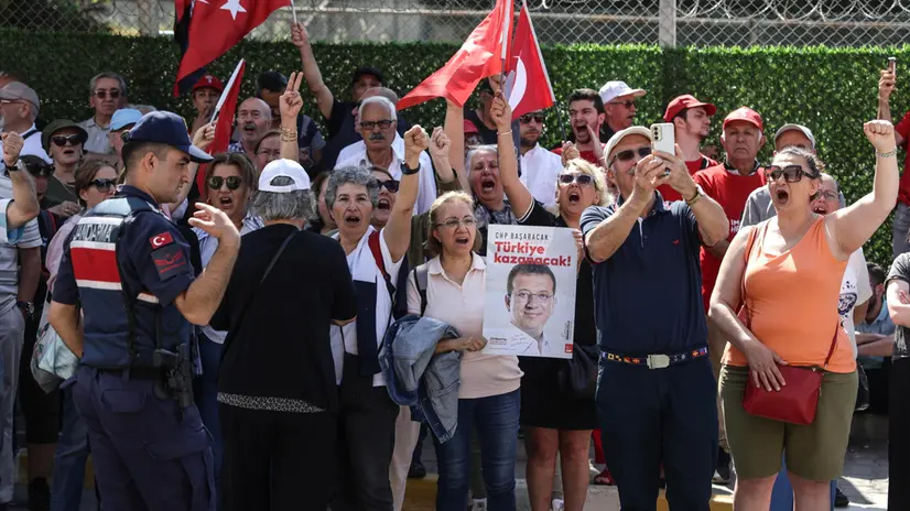 epa12178476 Supporters of jailed and suspended Istanbul Mayor Ekrem Imamoglu shout slogans and hold poasters while gathering outside the courtroom of the Silivri Prison Complex, outside Istanbul, Turkey, 16 June 2025. Imamoglu, who is held at the Silivri prison on corruption charges following his detention on 19 March 2025, is being tried in a separate case for alleged threats against Istanbul's chief prosecutor Akin Gurlek. EPA/ERDEM SAHIN
