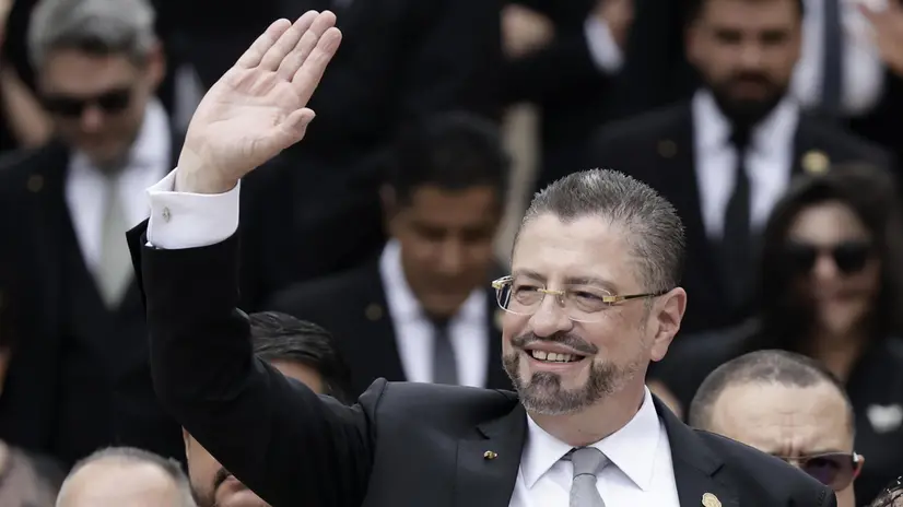 epa12076403 The President of Costa Rica, Rodrigo Chaves, greets his supporters outside the Congress in San Jose, Costa Rica, 05 May 2025. Chaves highlighted the economic results of his government after three years in Congress and launched criticism at the Judiciary and the Legislature while advocating for changes in the country's institutional system. EPA/Jeffrey Arguedas