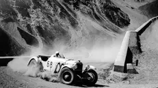 Stilfserjoch-Bergrennen (Um die Alpenmeisterschaft), 28.08.1932. Hans Stuck (Startnummer 68) auf Mercedes-Benz Typ SSKL Rennsportwagen. Stuck gewinnt in der SportwagenKlasse bis 8-Liter. Beste Zeit des Tages, absoluter Streckenrekord.