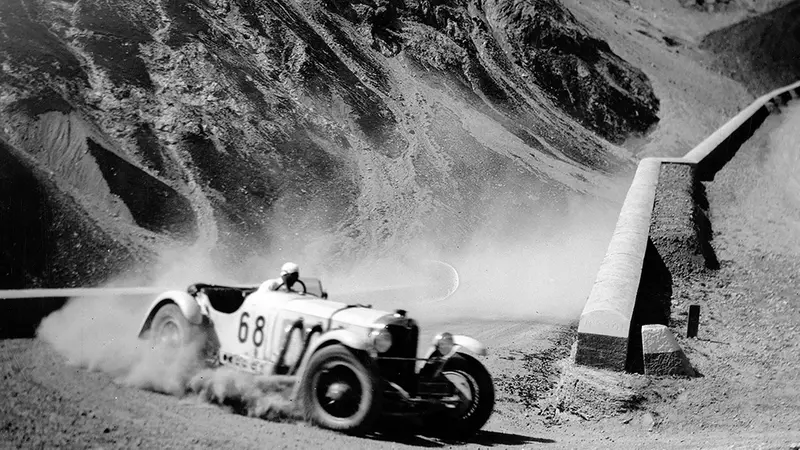 Stilfserjoch-Bergrennen (Um die Alpenmeisterschaft), 28.08.1932. Hans Stuck (Startnummer 68) auf Mercedes-Benz Typ SSKL Rennsportwagen. Stuck gewinnt in der SportwagenKlasse bis 8-Liter. Beste Zeit des Tages, absoluter Streckenrekord.