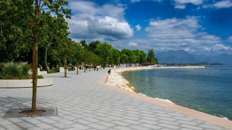 Un'elaborazione grafica della passeggiata a lago - © www.giornaledibrescia.it