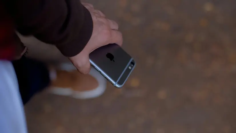 Dopo il furto del telefono, la richiesta dei soldi per lo scambio