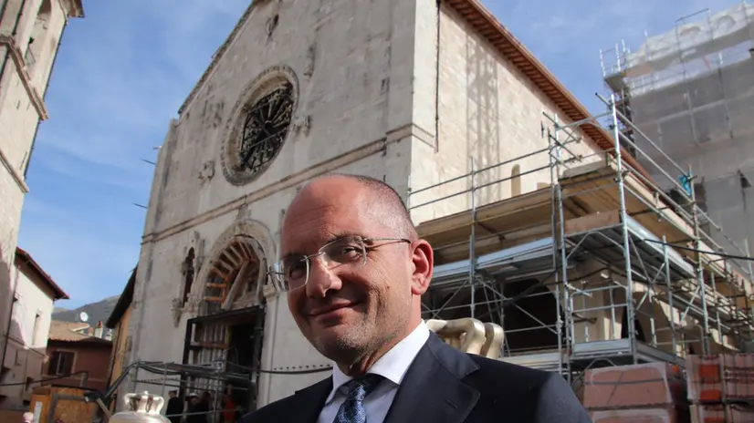 Il commissario straordinario alla ricostruzione post sisma Guido Castelli in occasione della messa celebrata all'interno della Basilica di San Benedetto, quasi totalmente crollata per il sisma di sette anni fa, e ora ricostruita nelle sue mura e nel tetto, Norcia, 30 ottobre 2023. ANSA/ GIANLUIGI BASILIETTI