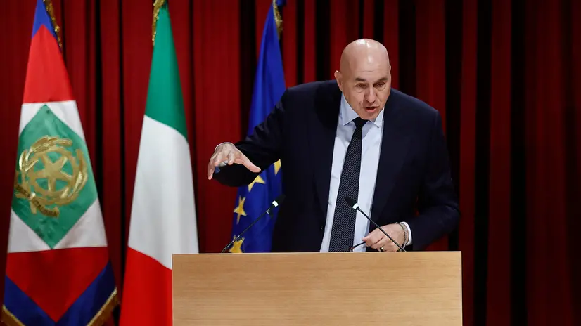 Il ministro della Difesa Guido Crosetto durante la cerimonia per il ventennale di fondazione del CoESPU, presso la Scuola Ufficiali Carabinieri, 27 giugno 2025, ANSA/VINCENZO LIVIERI