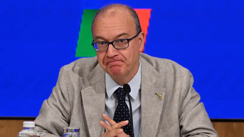 Giuseppe Valditara, ministro dell’Istruzione e del Merito; nel corso della conferenza stampa "Bullismo e cyberbullismo nei rapporti tra i ragazzi" a Roma, 26 giugno 2025. ANSA/MAURIZIO BRAMBATTI