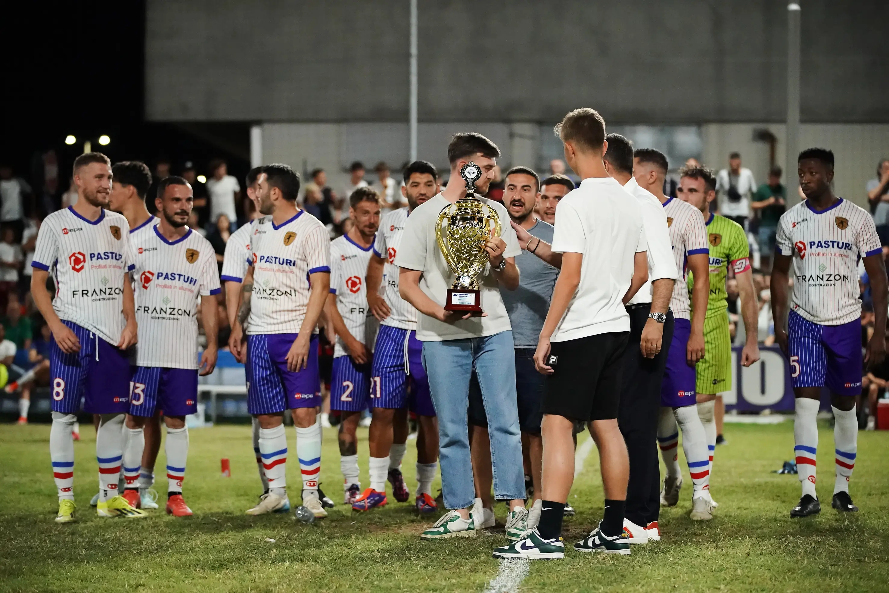 SPORT CALCIO 46¡ GRAN NOTTURNO MACLODIO  FINALE 3/4 TONY KART/PASTURI/COSTRUZIONI FRANZONI - ALTA SERBATOI NELLA FOTO PREMIAZIONE TONY KART 1 02-07-2025 perteghella@newreporter