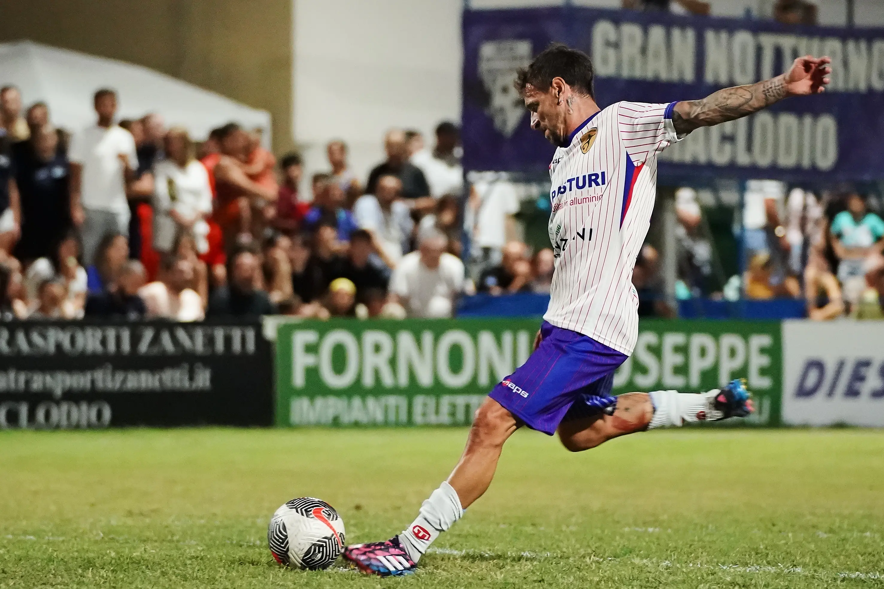 SPORT CALCIO 46¡ GRAN NOTTURNO MACLODIO  FINALE 3/4 TONY KART/PASTURI/COSTRUZIONI FRANZONI - ALTA SERBATOI NELLA FOTO RIGORE TRAVERSI 02-07-2025 perteghella@newreporter