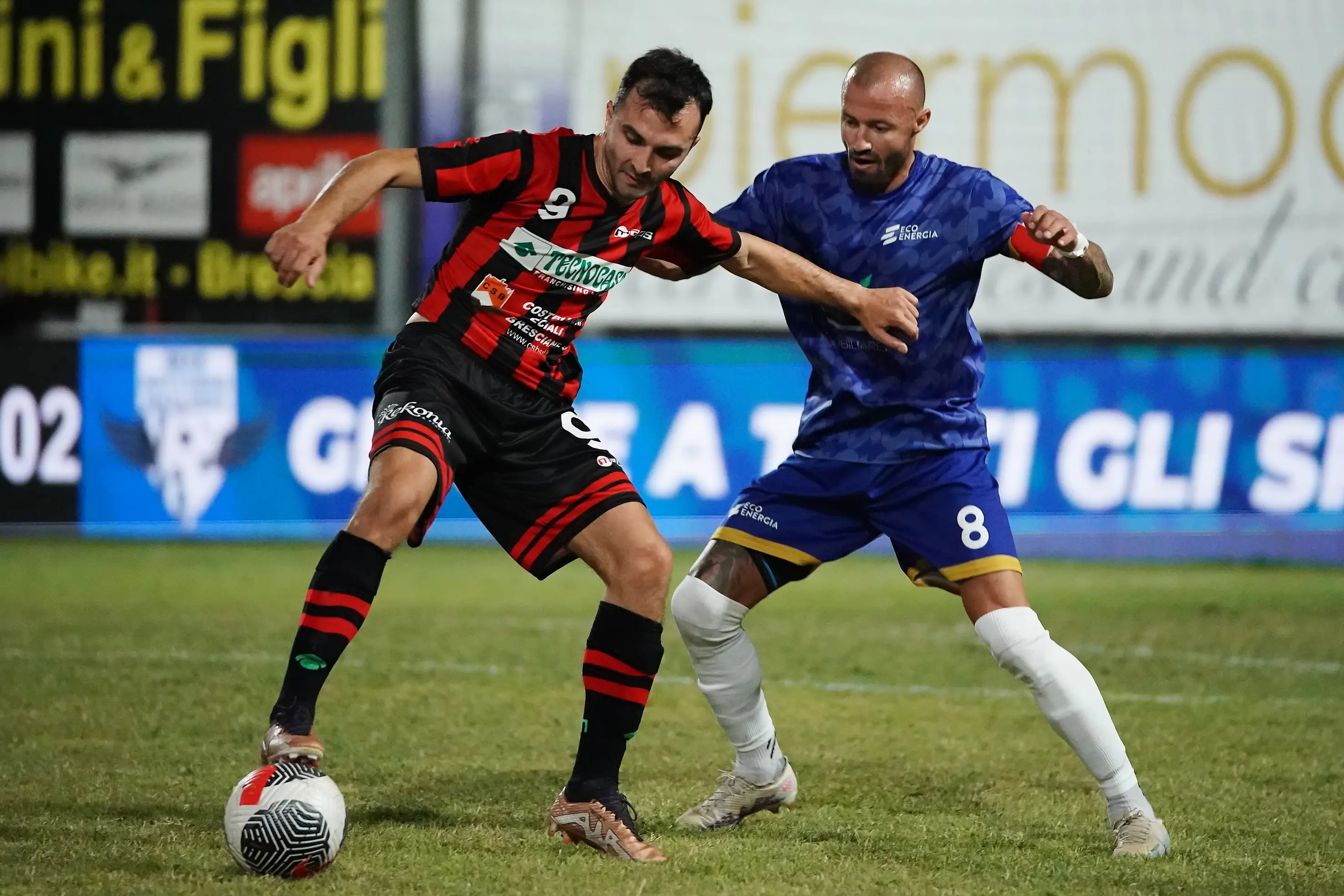 SPORT CALCIO 46¡ GRAN NOTTURNO MACLODIO  FINALE 1/2 IMMOBILIARE ML - TECNOCASA/FC IMMOBILIARE/BOSCO REGIO/CSB VEROLANUOVA NELLA FOTO BOTTURI E LLESHAJ 02-07-2025 perteghella@newreporter