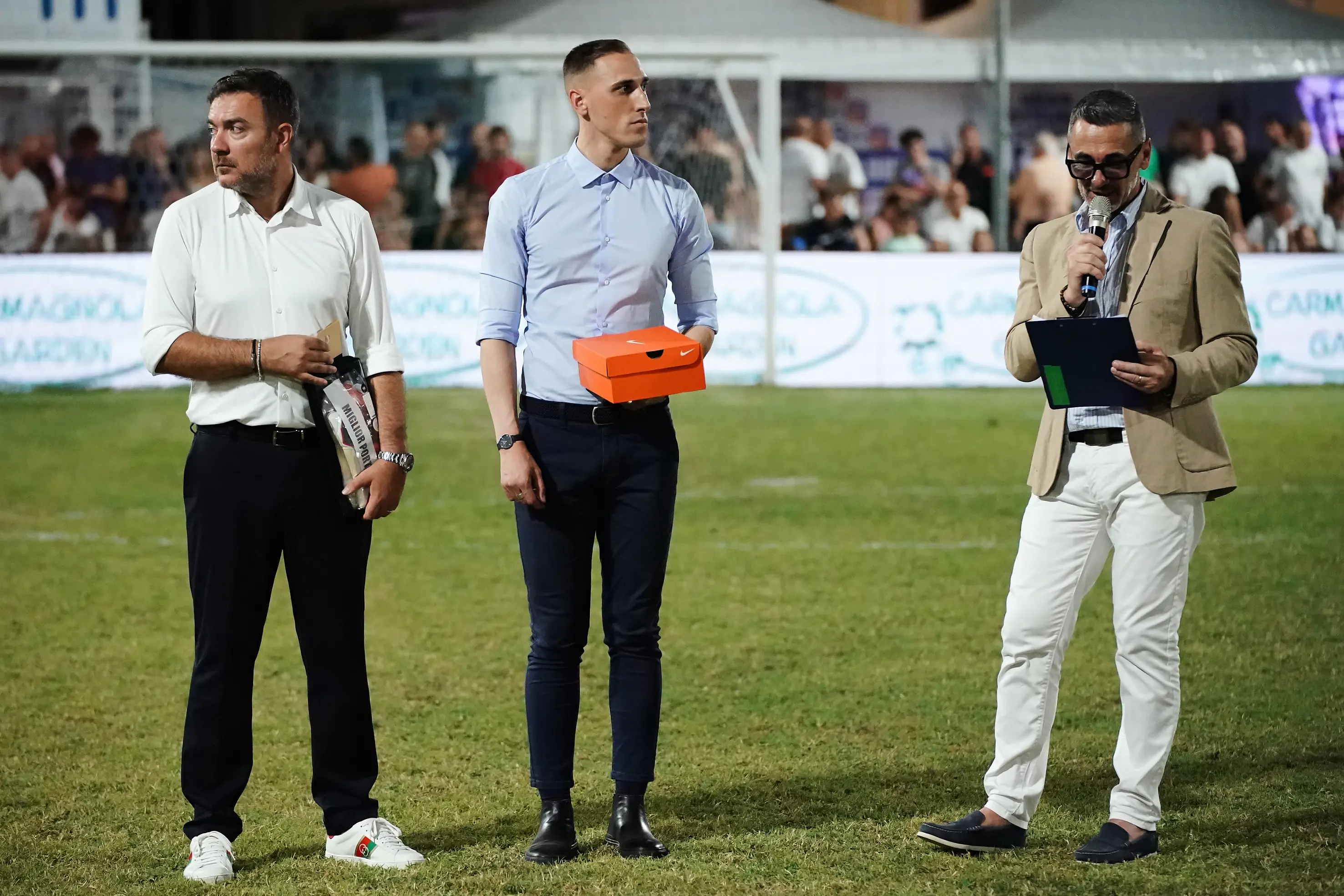 SPORT CALCIO 46¡ GRAN NOTTURNO MACLODIO  FINALE 1/2 IMMOBILIARE ML - TECNOCASA/FC IMMOBILIARE/BOSCO REGIO/CSB VEROLANUOVA NELLA FOTO PREMIAZIONI MIGLIOR PORTIERE E MIGLIOR GIOCATORE 02-07-2025 perteghella@newreporter