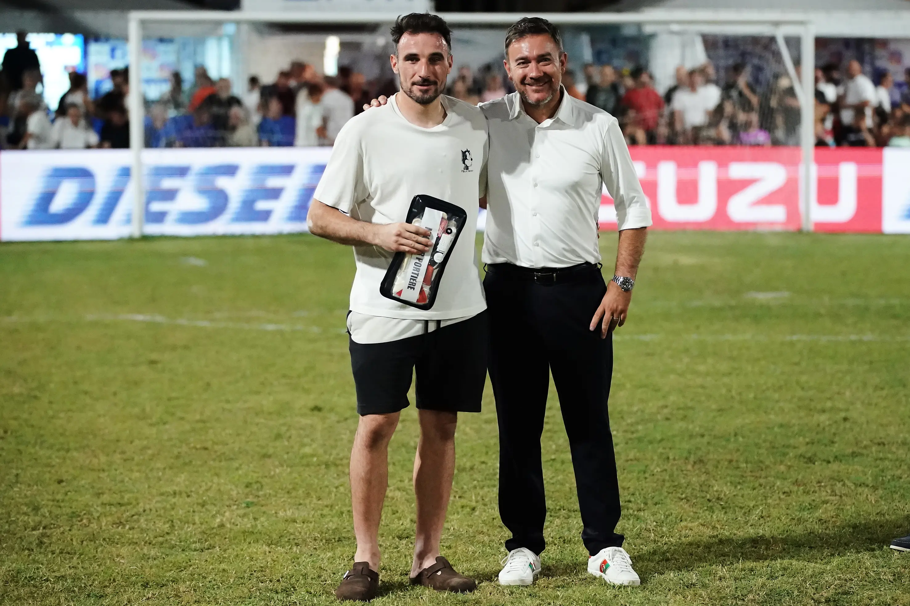 SPORT CALCIO 46¡ GRAN NOTTURNO MACLODIO  FINALE 1/2 IMMOBILIARE ML - TECNOCASA/FC IMMOBILIARE/BOSCO REGIO/CSB VEROLANUOVA NELLA FOTO PREMIAZIONE MIGLIOR PORTIERE 02-07-2025 perteghella@newreporter