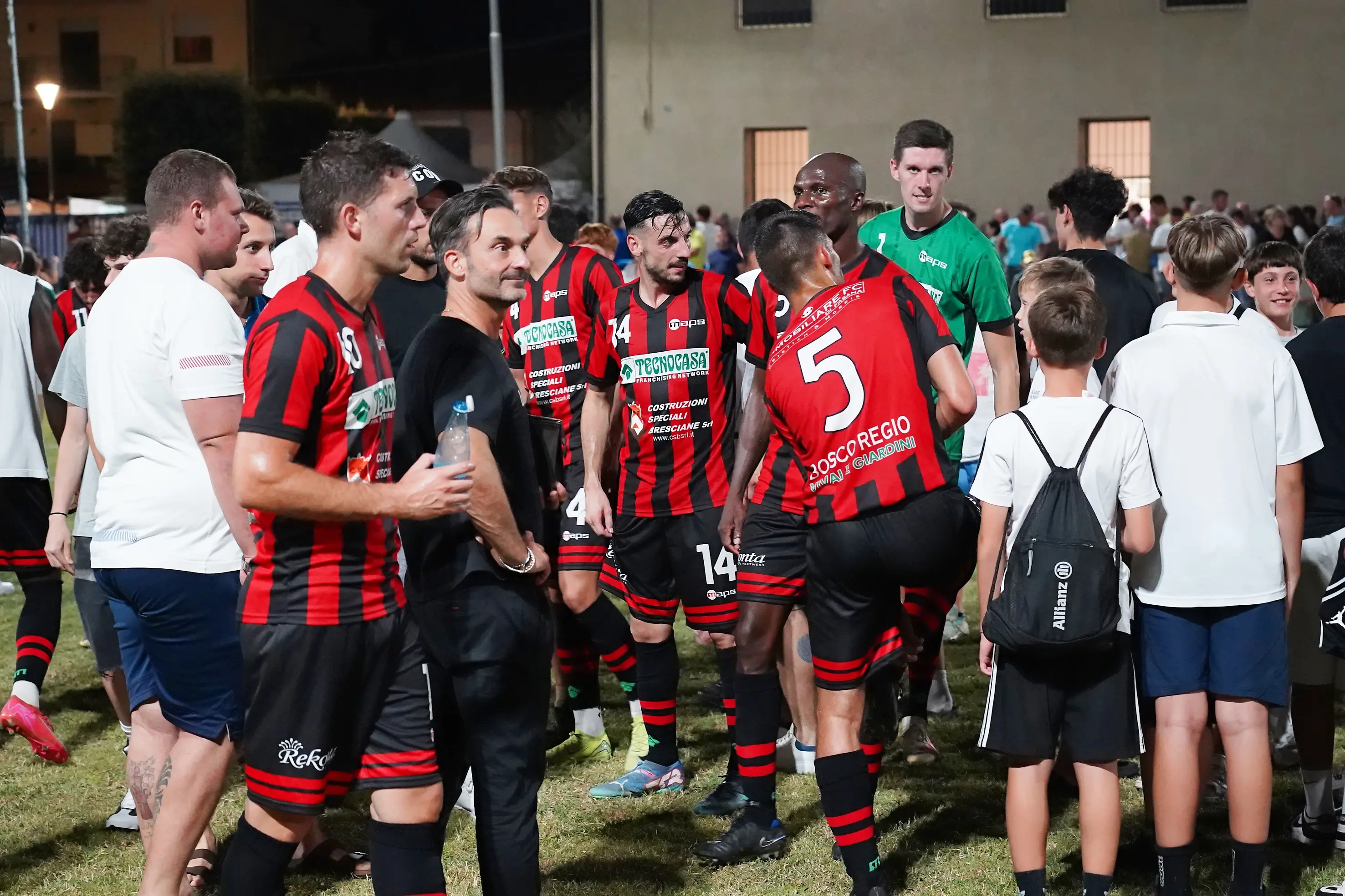 SPORT CALCIO 46¡ GRAN NOTTURNO MACLODIO  FINALE 1/2 IMMOBILIARE ML - TECNOCASA/FC IMMOBILIARE/BOSCO REGIO/CSB VEROLANUOVA NELLA FOTO FESTEGGIAMENTI TECNOCASA 02-07-2025 perteghella@newreporter