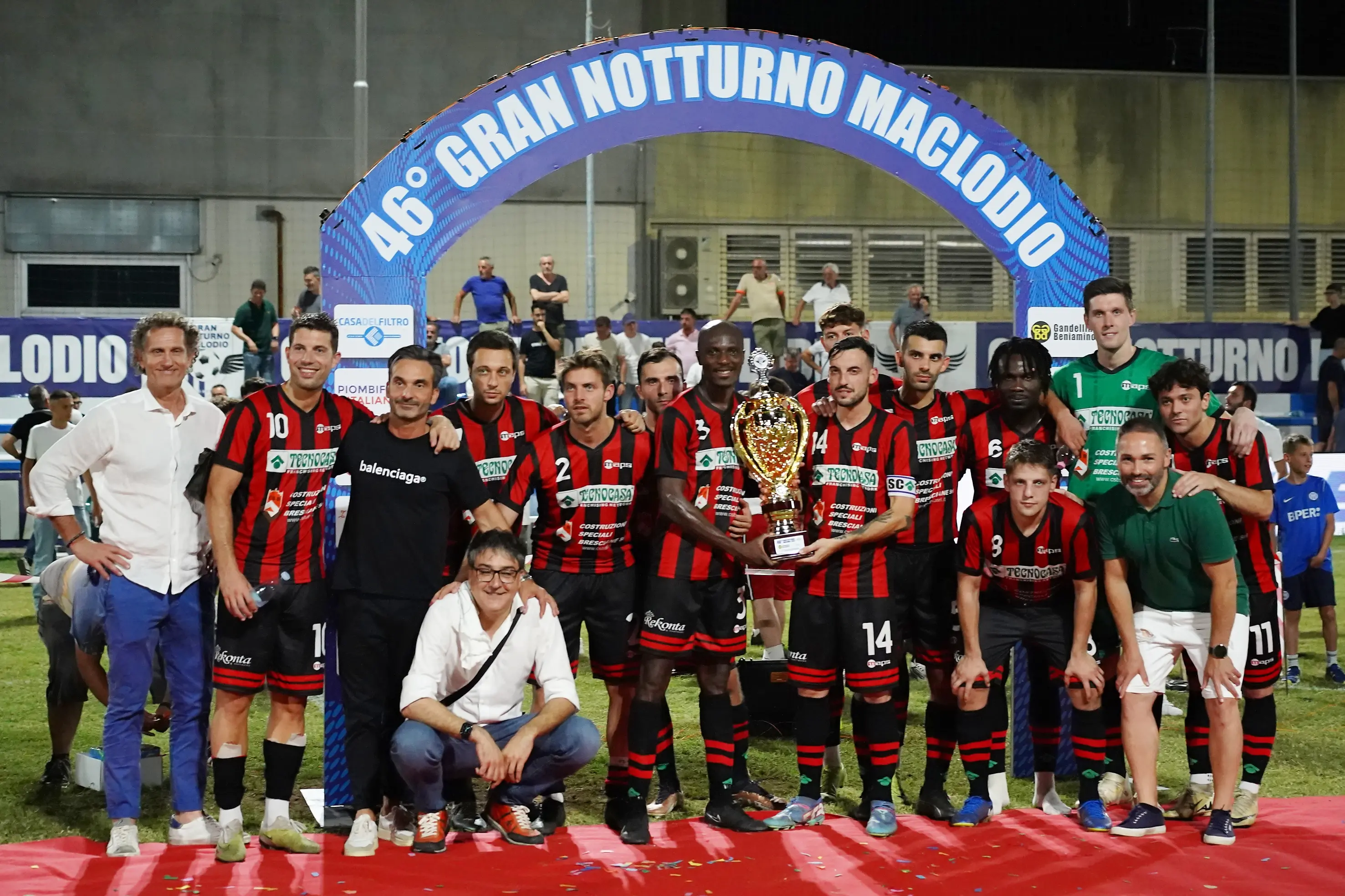 SPORT CALCIO 46¡ GRAN NOTTURNO MACLODIO  FINALE 1/2 IMMOBILIARE ML - TECNOCASA/FC IMMOBILIARE/BOSCO REGIO/CSB VEROLANUOVA NELLA FOTO PREMIAZIONE 2a TECNOCASA 02-07-2025 perteghella@newreporter