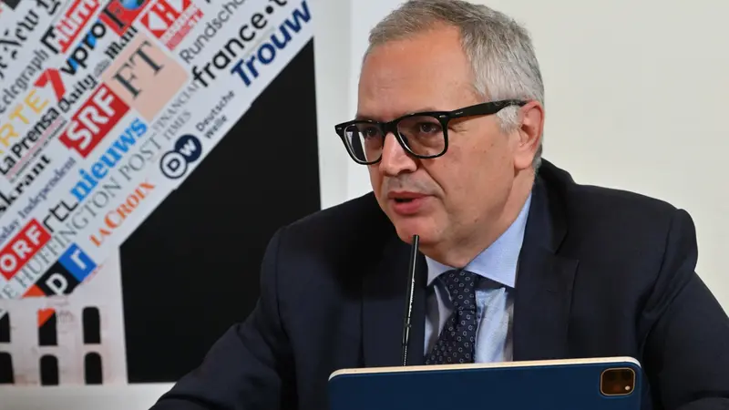 L’intervento del Direttore generale Cinema e audiovisivo del Ministero della Cultura, Nicola Borrelli, all’incontro “Restate con noi” Storie, identità e valori della TV che cambia, nella sede della Stampa Estera a Roma, 24 maggio 2023. ANSA/MAURIZIO BRAMBATTI