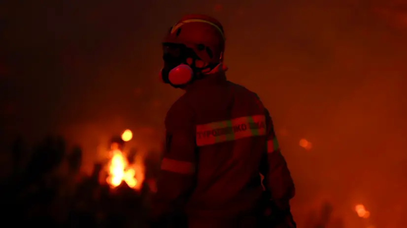 epaselect epa12211602 A firefighter works at the scene of a wildfire in Ierapetra, on Crete island, Greece, 02 July 2025. A large wildfire erupted in the afternoon in an agro-forested area in eastern Crete, at the Ahlia site in Lasithi prefecture, with authorities later issuing an alert to local residents to evacuate towards Ierapetra. A total of 155 firefighters were dispatched to the scene, operating 38 vehicles, while two water-dropping aircraft assisted. EPA/NIKOS CHALKIADAKIS