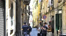 L'esterno dell'abitazione dei Quartieri Spagnoli, a Napoli dove due uomini, sono stati trovati senza vita, 3 luglio 2025. ANSA/CIRO FUSCO