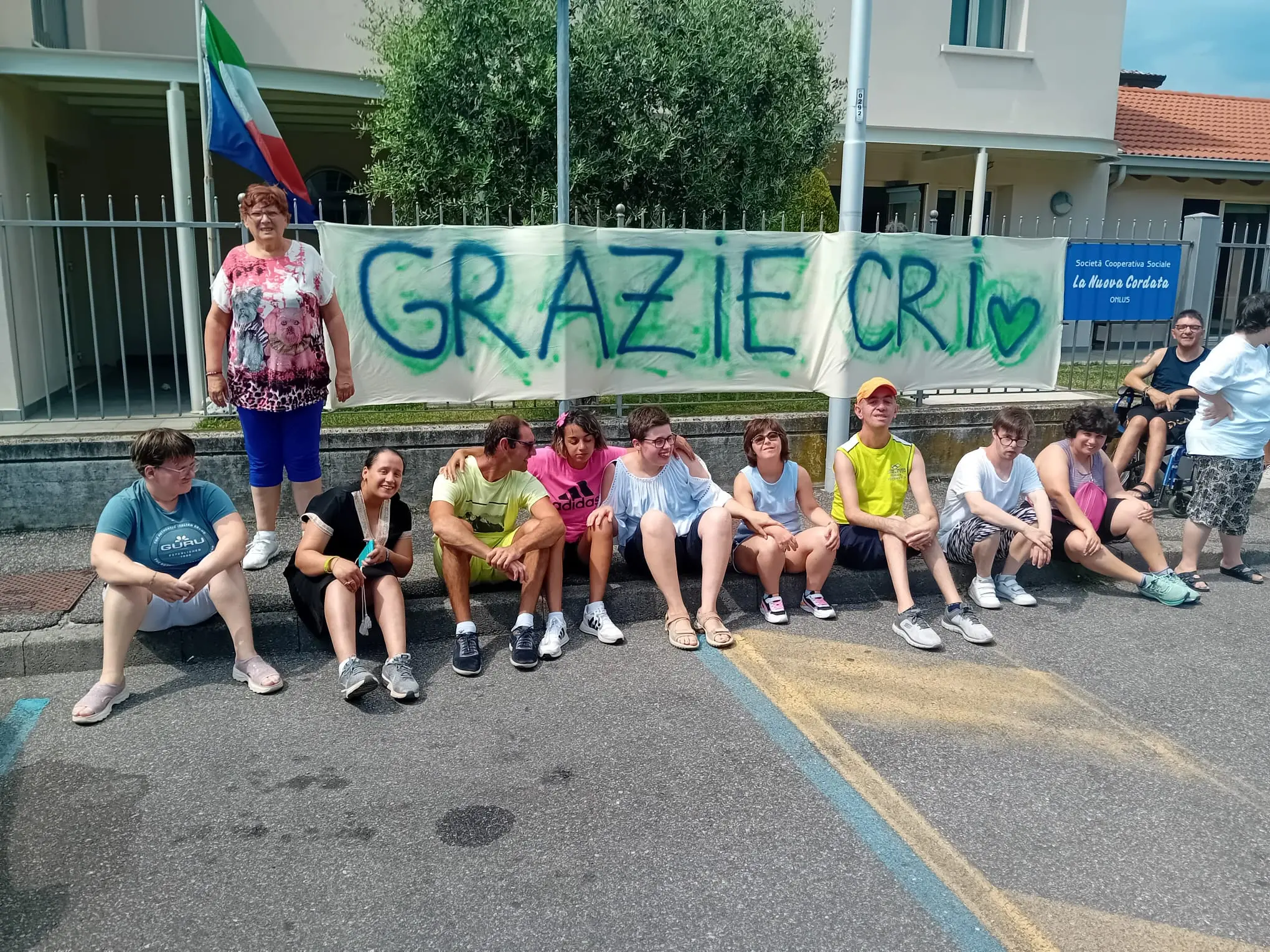 Lo striscione con il "grazie" dei ragazzi del La Nuova Cordata Coop.va Sociale Onlus