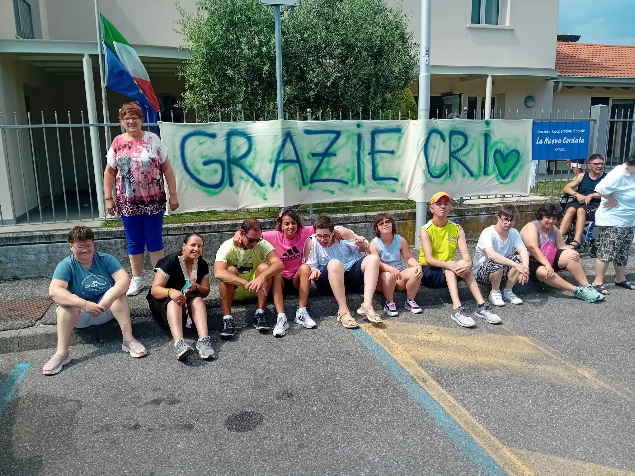 Lo striscione con il "grazie" dei ragazzi del La Nuova Cordata Coop.va Sociale Onlus