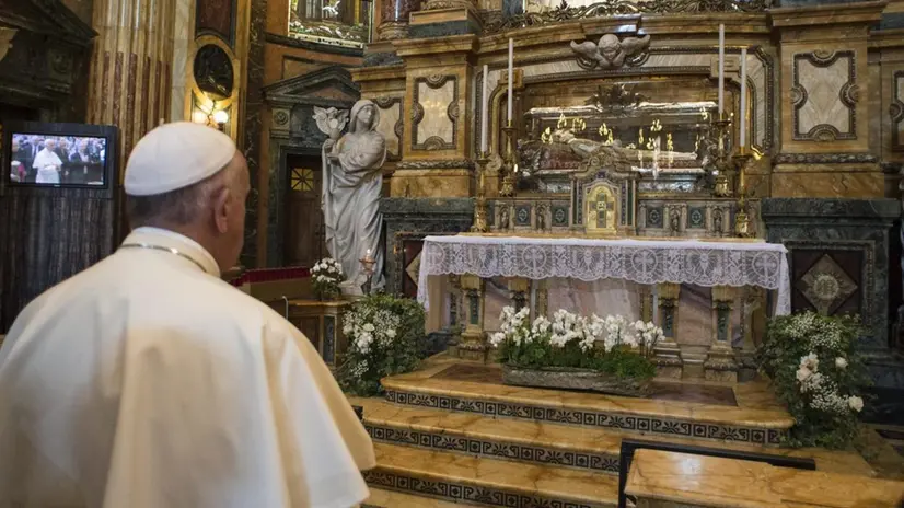 This HO picture provided by Vatican newspaper L'Osservatore Romano shows Pope Francis Pope Francis prays in front of Blessed Pier Giorgio Frassati's altar at the Cathedral of Turin, Italy, 21 June 2105. ANSA/OSSERVATORE ROMANO - ANSA PROVIDES ACCESS TO THIS HANDOUT PHOTO TO BE USED SOLELY TO ILLUSTRATE NEWS REPORTING OR COMMENTARY ON THE FACTS OR EVENTS DEPICTED IN THIS IMAGE; NO ARCHIVING; NO LICENSING