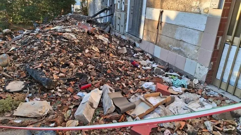 Macerie e rifiuti abbandonati - © www.giornaledibrescia.it