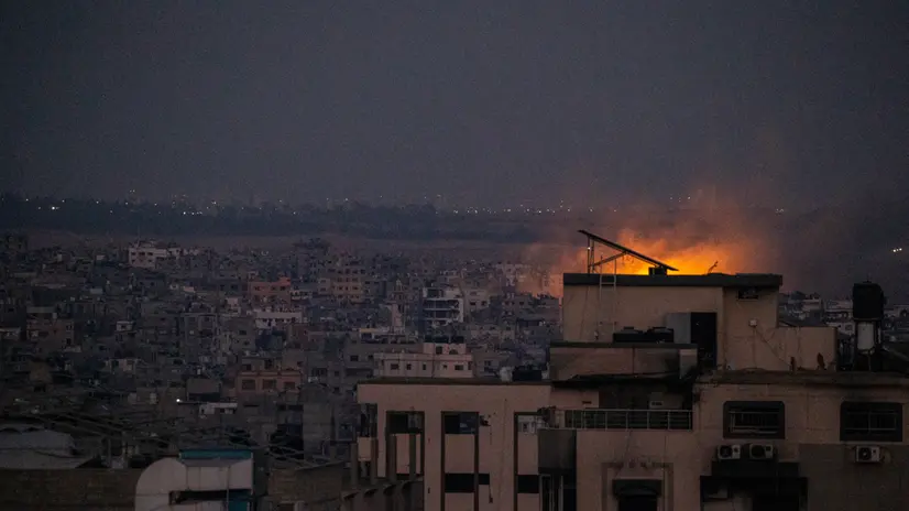 epa12214057 Smoke rises following an Israeli air strike in the Al Shejaeiya neighborhood in the east of Gaza City, 03 July 2025, amid Israel's ongoing campaign in the Gaza Strip. EPA/MOHAMMED SABER