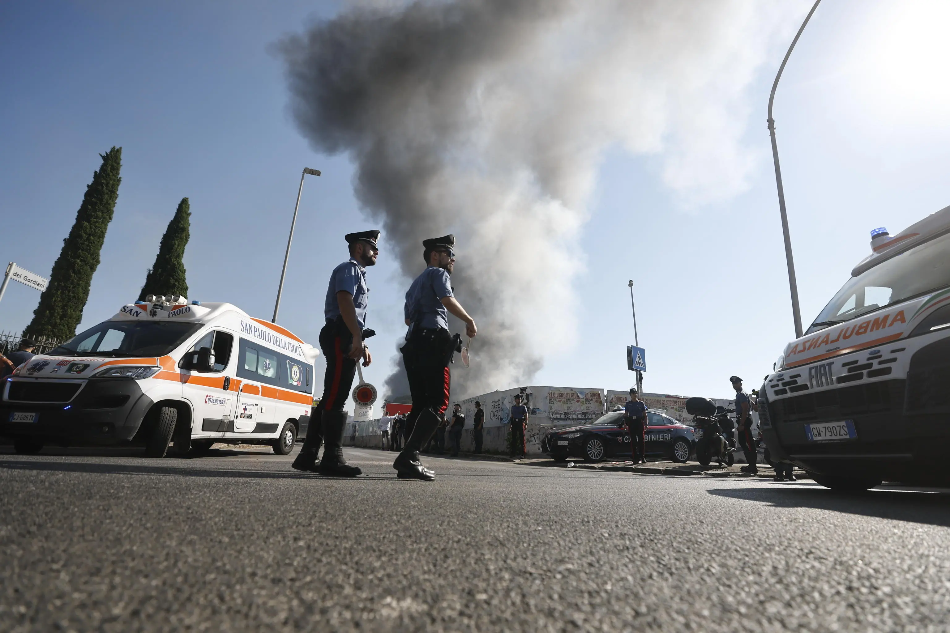 Roma, l'esplosione del distributore di carburante