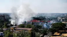 Soccorritori per l’esposione ed incendio di un distributore di benzina in via dei Gordiani, Roma, 04 luglio 2025. ANSA/ANGELO CARCONI