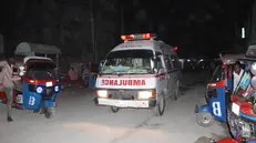 epa10682365 Emergency services on the scene as Somalia's security forces conduct an operation to neutralise fighters belonging to al Shabaab who attacked a hotel in the capital Mogadishu, Somalia, 09 June 2023, the state news agency said, while the group claimed responsibility for the attack. Attackers stormed a restaurant in the Somali capital Mogadishu using explosives and guns, wounding at least seven people, a witness and the capital's ambulance services said. EPA/Said Yusuf Wasame