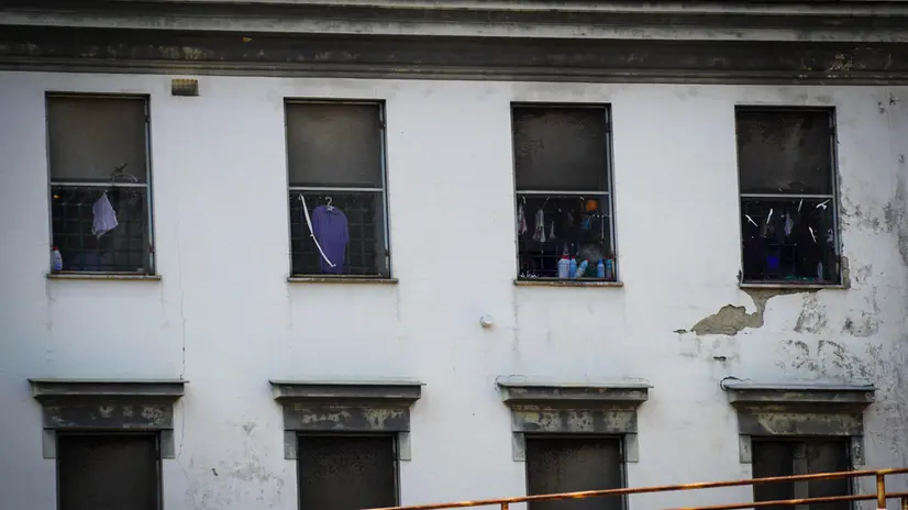 Protesta al carcere di Poggioresle all’indomani dell’approvazione del decreto carceri. Napoli 8 Agosto 2024. ANSA/CESARE ABBATE/