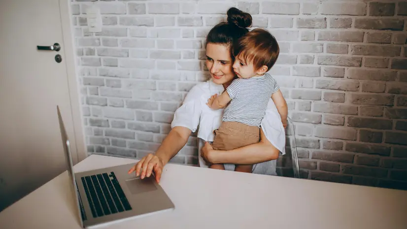 Una madre con il figlio - © www.giornaledibrescia.it