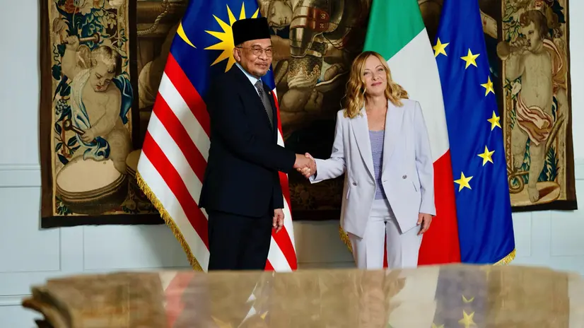 epa12212432 A handout photo made available by Chigi Palace Press Office shows Italian Prime Minister Giorgia Meloni (R) and Malaysian Prime Minister Anwar Ibrahim shaking hands at Chigi Palace in Rome, Italy, 03 July 2025. EPA/FILIPPO ATTILI / CHIGI PALACE HANDOUT HANDOUT EDITORIAL USE ONLY/NO SALES