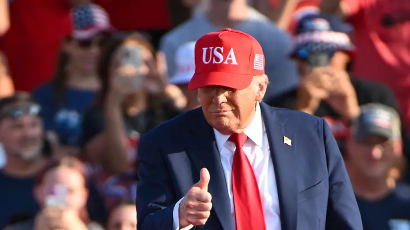 epa12214228 US President Donald J. Trump acknowledges supporters as he arrives before speaking to supporters during a rally at the Iowa State Fairgrounds in Des Moines, Iowa, USA, 03 July 2025. Amoung other issues, Trump will be speaking about the Bipartisan Infrastructure Law in Minnesota. EPA/CRAIG LASSIG