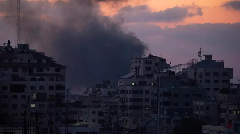 epa12214056 Smoke rises following an Israeli strike in the west of Gaza City, 03 July 2025, amid Israel's ongoing campaign in the Gaza Strip. EPA/MOHAMMED SABER