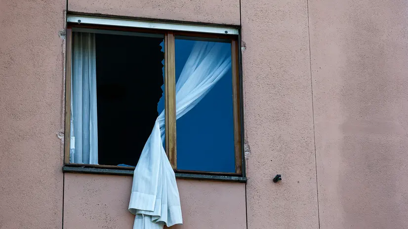 Vigili del Fuoco a lavoro per l’esplosione con incendio in un distributore di benzina in via dei Gordiani, Roma, 04 luglio 2025. ANSA/ANGELO CARCONI