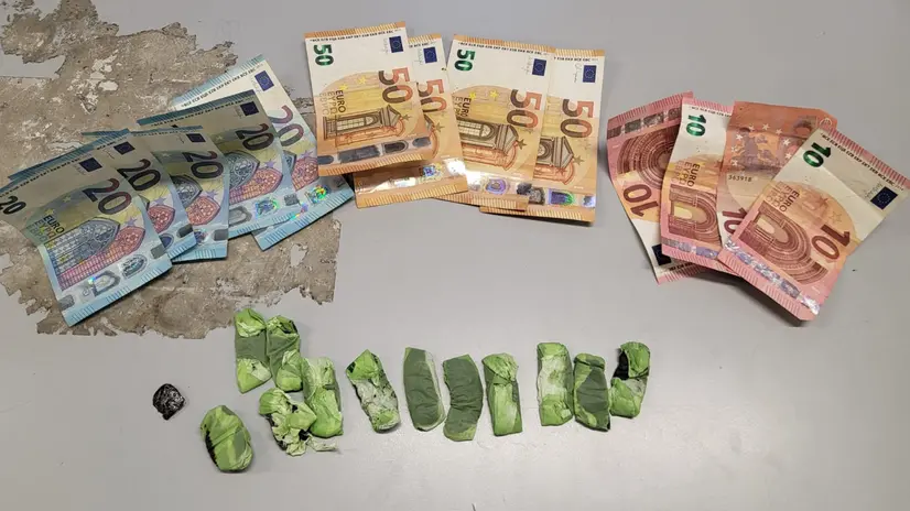 Denaro e droga sequestrati dalle Forze dell'ordine